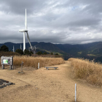 ゆっくり歩いても1時間くらいで山頂到着！