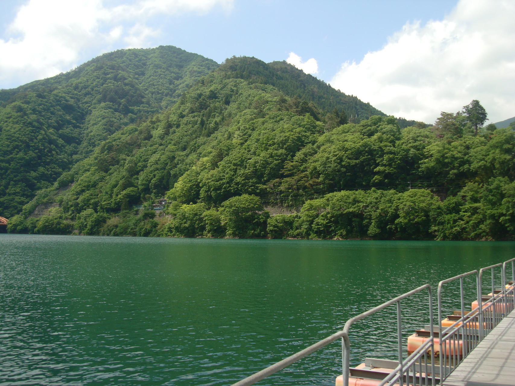 奥多摩 三頭山 登山 奥多摩湖を渡り駅路線を変えての縦走 紅葉に彩られた東京山奥の旅 My Roadshow