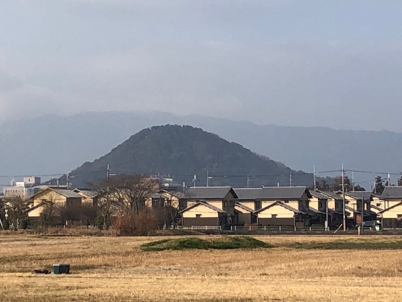 高取山 畝傍山（大和三山）も見えます。