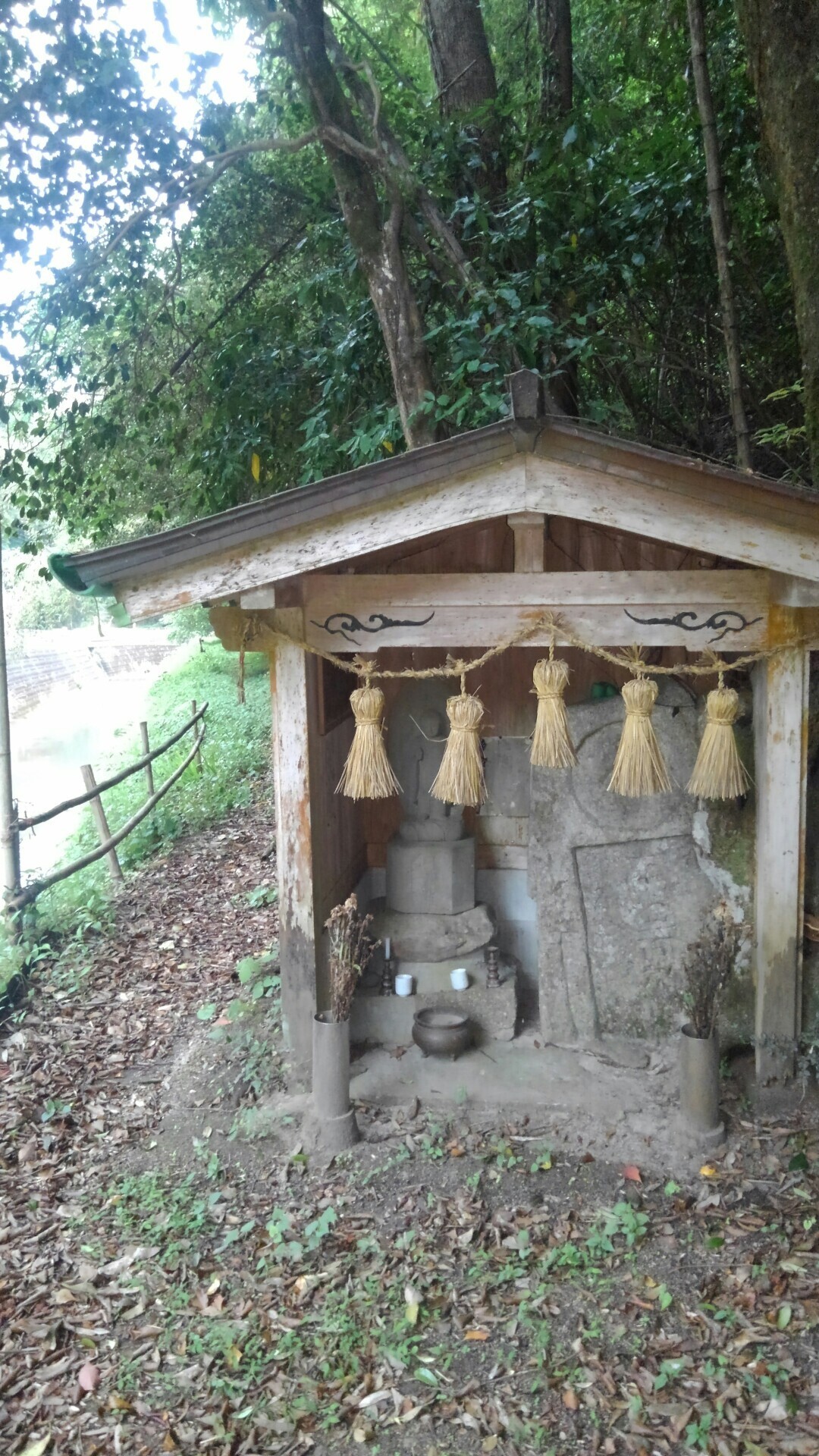 那珂川町 別所 阿弥陀石佛 油山 荒平山 片縄山の写真6枚目 祠だった Yamap ヤマップ