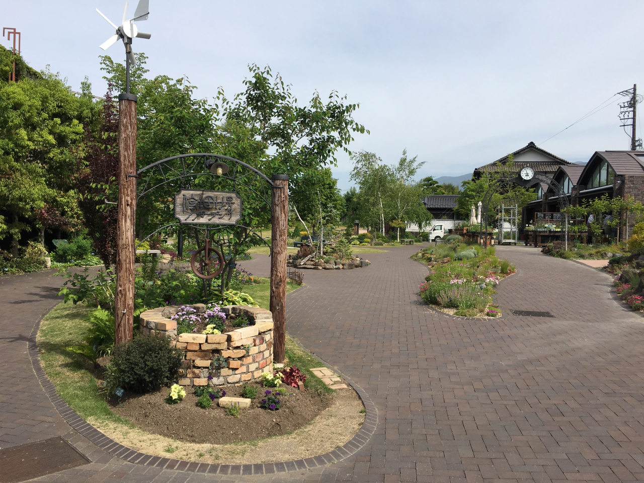 浅間山・黒斑山・篭ノ登山 小諸駅前はきれいに整備された公園になってました