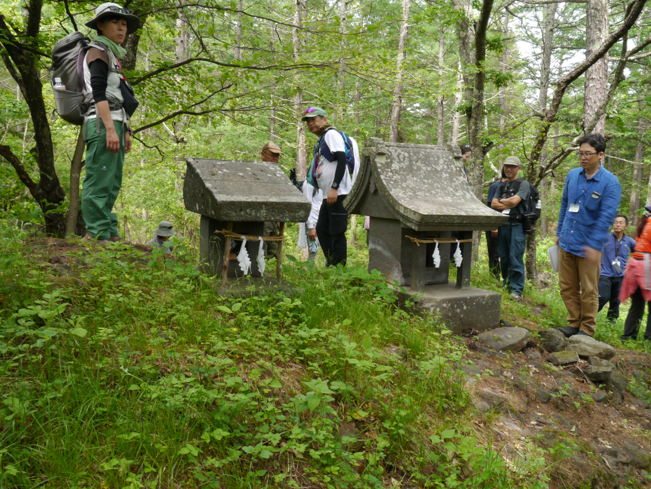 浅間山・黒斑山・篭ノ登山 七尋岩の上の祠