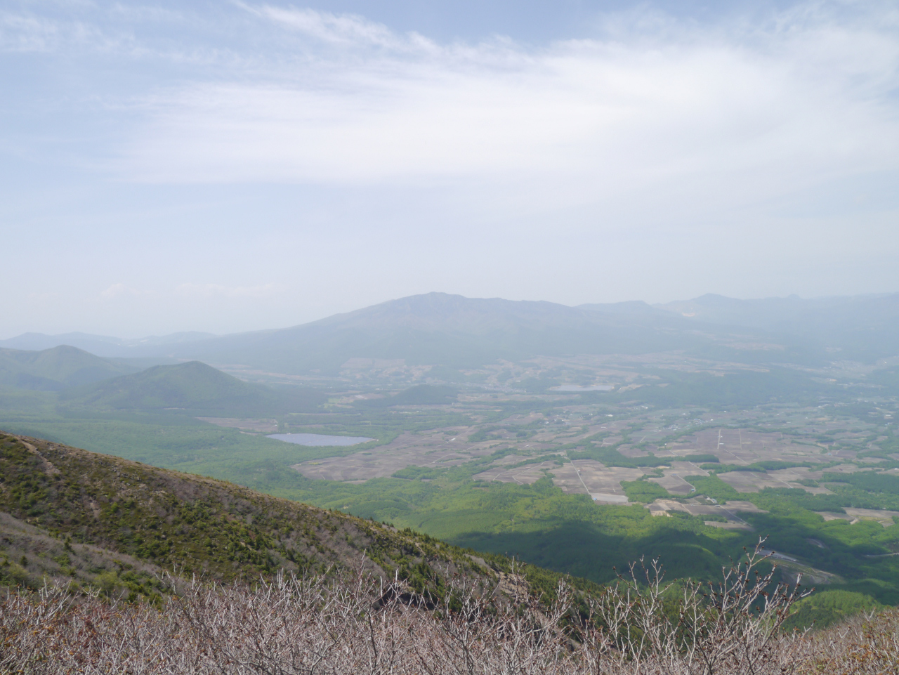 四阿山
登り切って尾根向こうの群馬県側です
四阿山がみえます