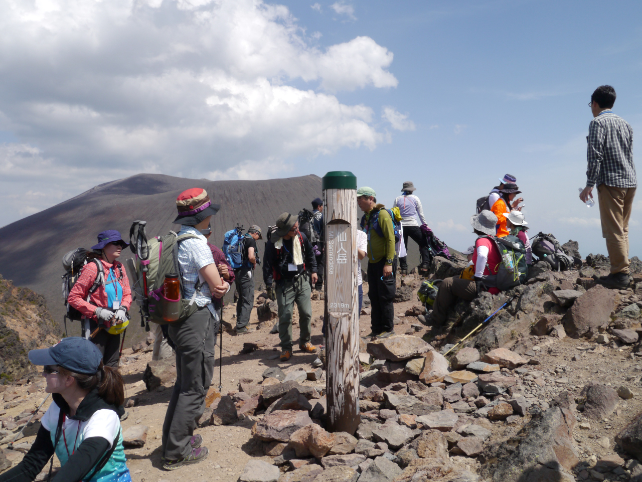 仙人岳
登山者で賑わってきました、下とは全然違いますね～