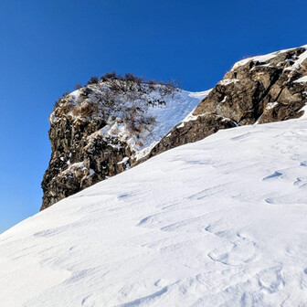 やっとこザンゲ岩、グリーンシーズンに比べるとやはり1時間程多く時間掛かってるね…