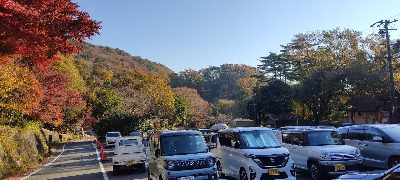 釈迦ヶ岳 8:00集合で、駐車場ほぼ満車