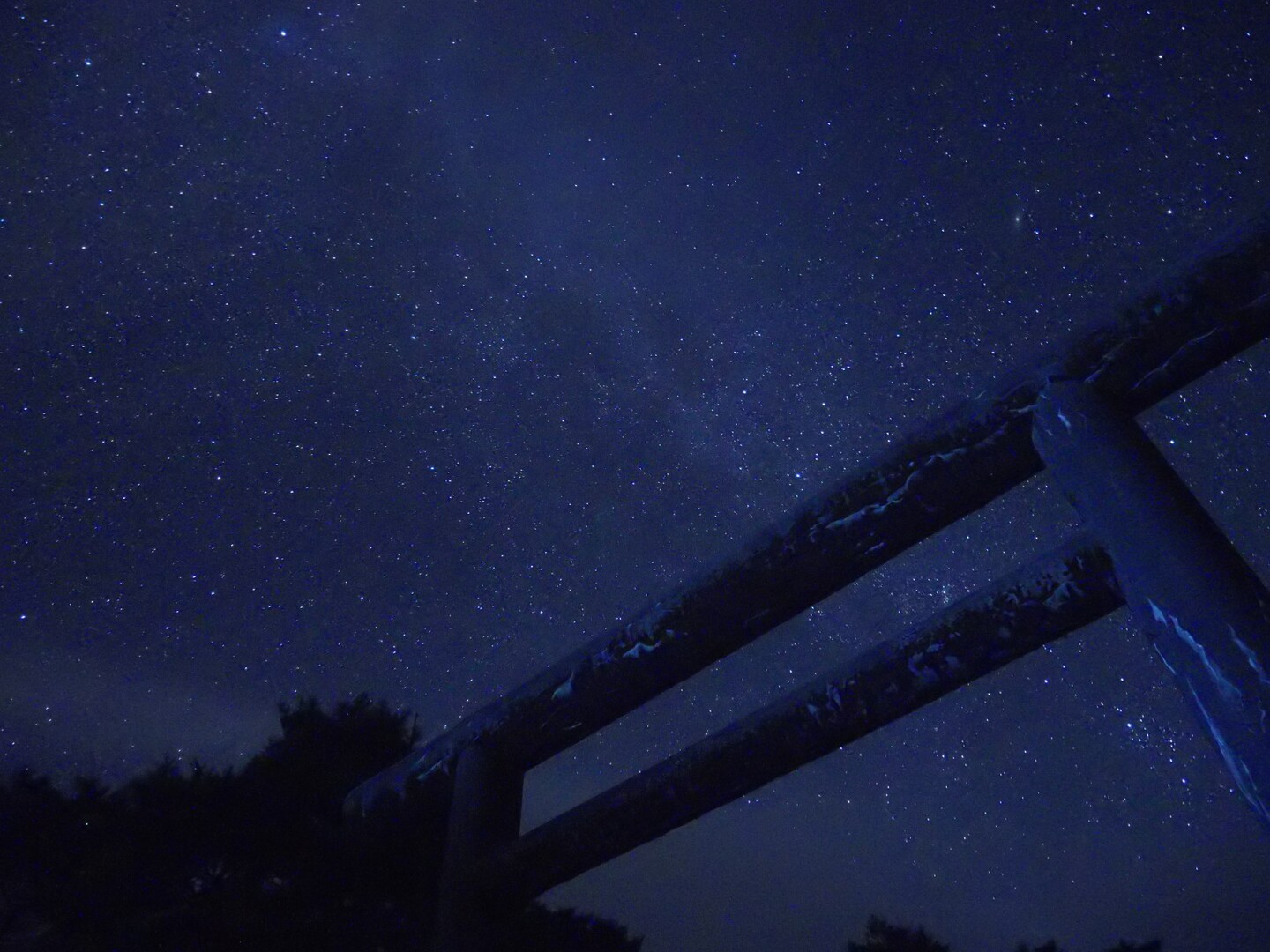 高千穂峰でみる夏の流星群 霧島山 韓国岳 高千穂峰 夷守岳 烏帽子岳の写真10枚目 高千穂河原では綺麗な夜空なんですけどね Yamap ヤマップ