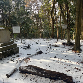 御伊勢山・雨乞山・相原山 雨乞い山。
展望は無いが綺麗にしてある。