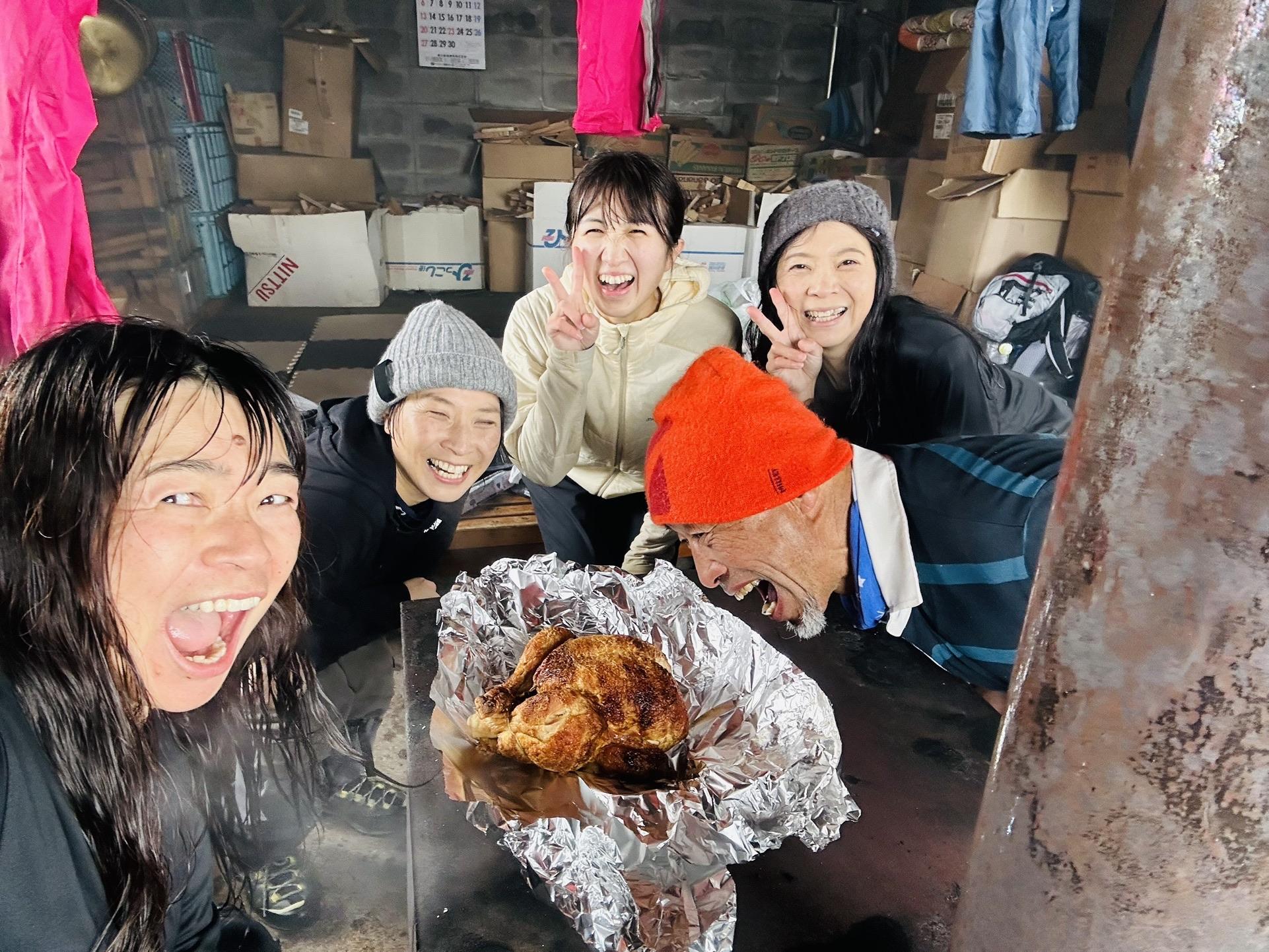医王山・白兀山・箱屋谷山 丸鳥にかぶりつき〜😂✨
何という顔🤣