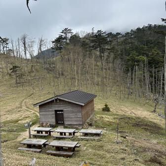 破風山避難小屋