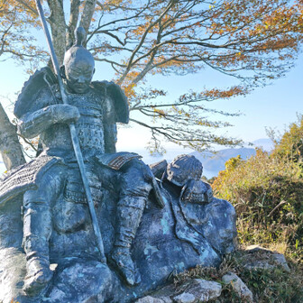 無名武将の像
疲れ切ってます…。