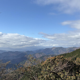 二ノ塔より。富士山は隠れてしまわれた〜