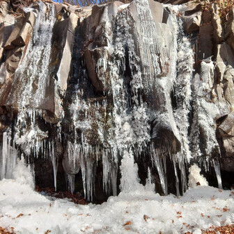 鼻曲山・氷妻山・留夫山 プチ氷瀑。