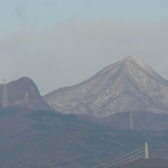 崇台山 浅間隠山と左に角落山