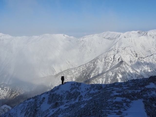 山サラリーマン 2年前から応募し続けてきた憧れの大手企業 冬期奥穂高岳会社中途採用試験が国内雪山登山人生の中で1番忘れられない就活に が またも不採用 D A 就活３社目 西尾根涸沢岳会社経由の奥穂高岳会社編 山サラリーマン ナガタカさんの