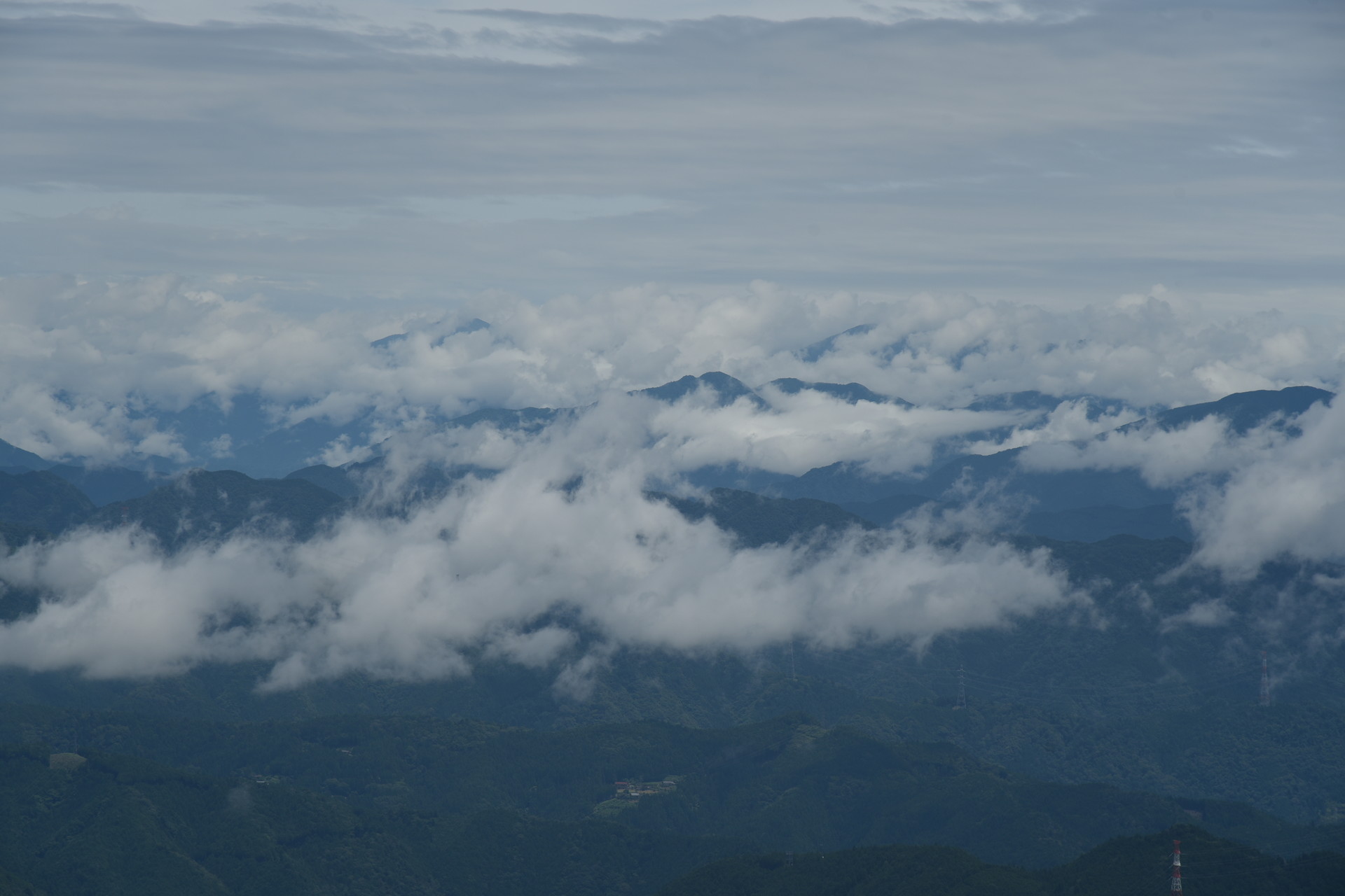 明神山（三ツ瀬明神山） ガスはなかなか晴れず。