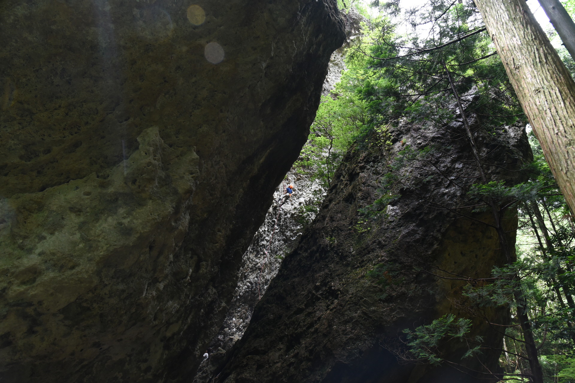 明神山（三ツ瀬明神山） みなさんロッククライミングされてます。