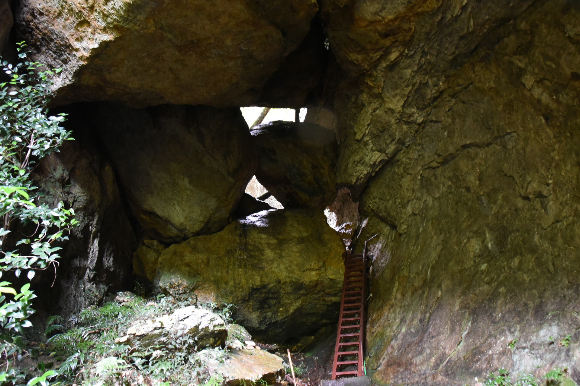 明神山（三ツ瀬明神山） 乳岩峡。