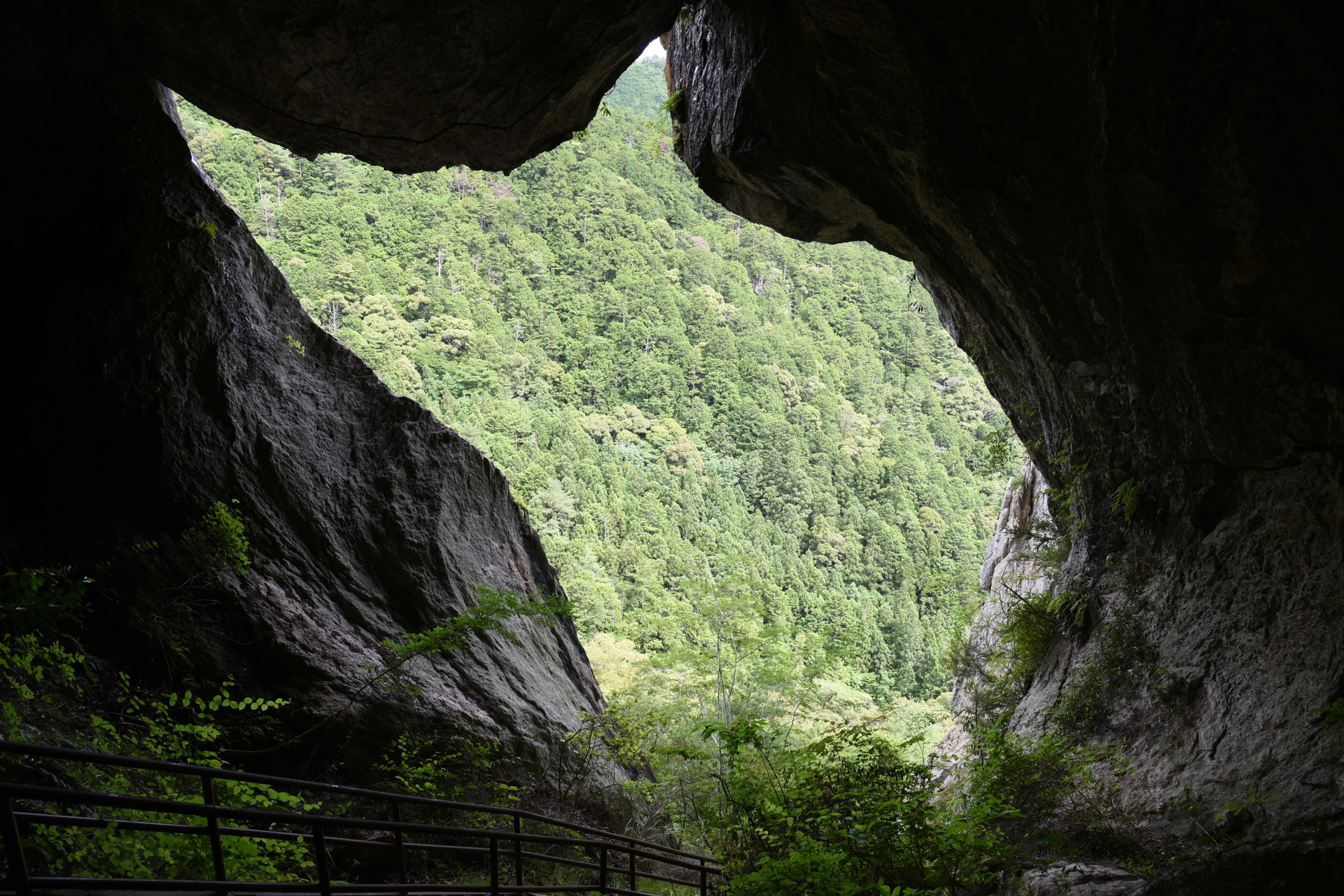 明神山（三ツ瀬明神山） 乳岩窟からの眺め