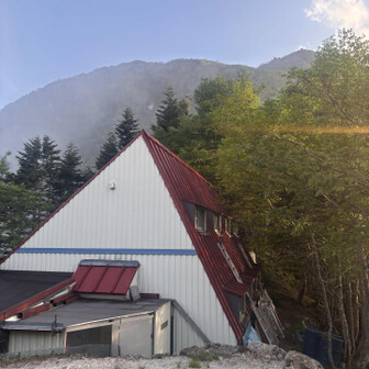 七丈小屋の高台です