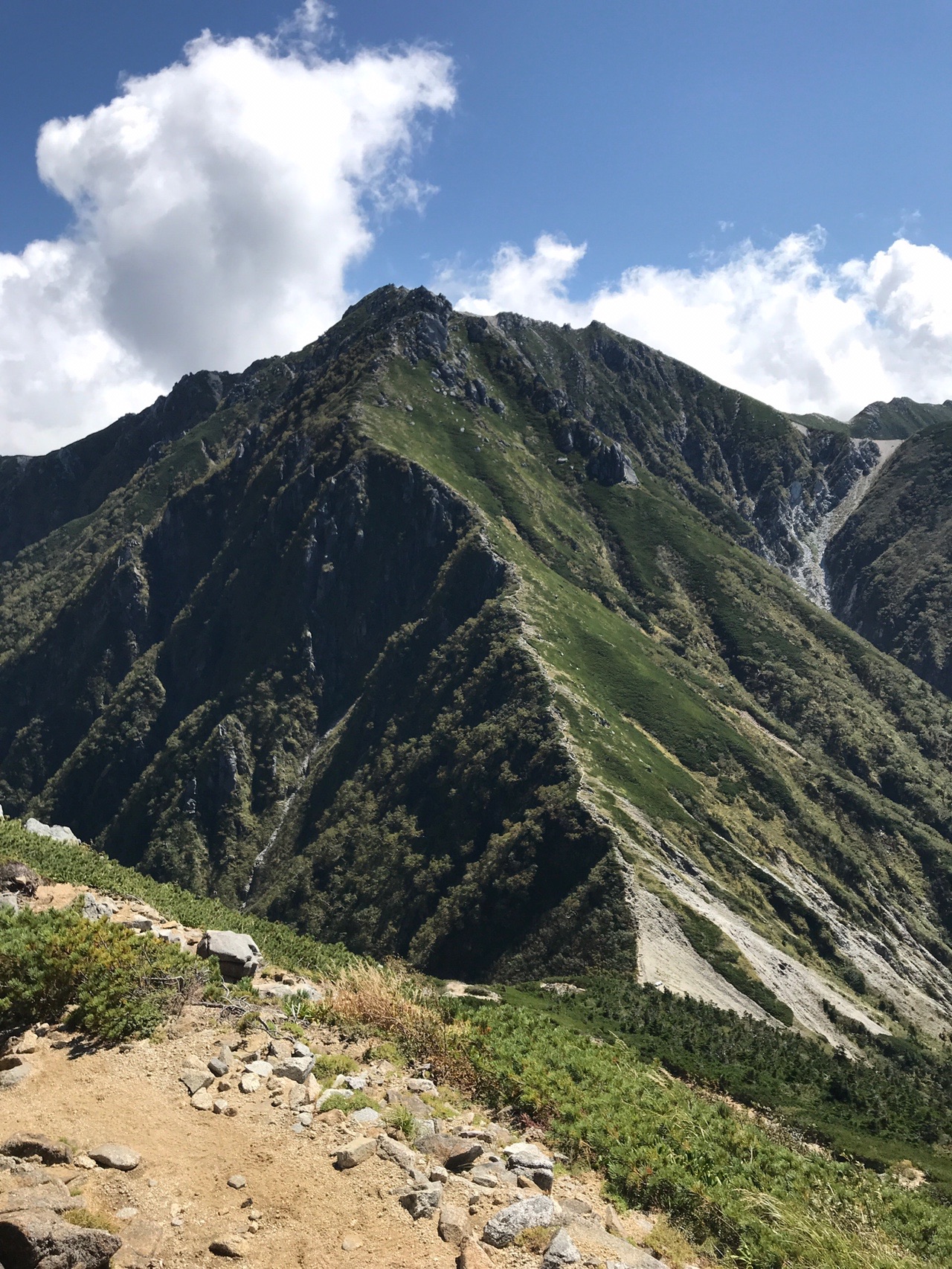 駒ヶ根からの空木岳 東川岳 熊沢岳 檜尾岳 赤沢ノ頭を周回の 山岳道路5kラン 日帰り まつぼっくりさんの木曽駒ヶ岳 空木岳 越百山の活動データ Yamap ヤマップ