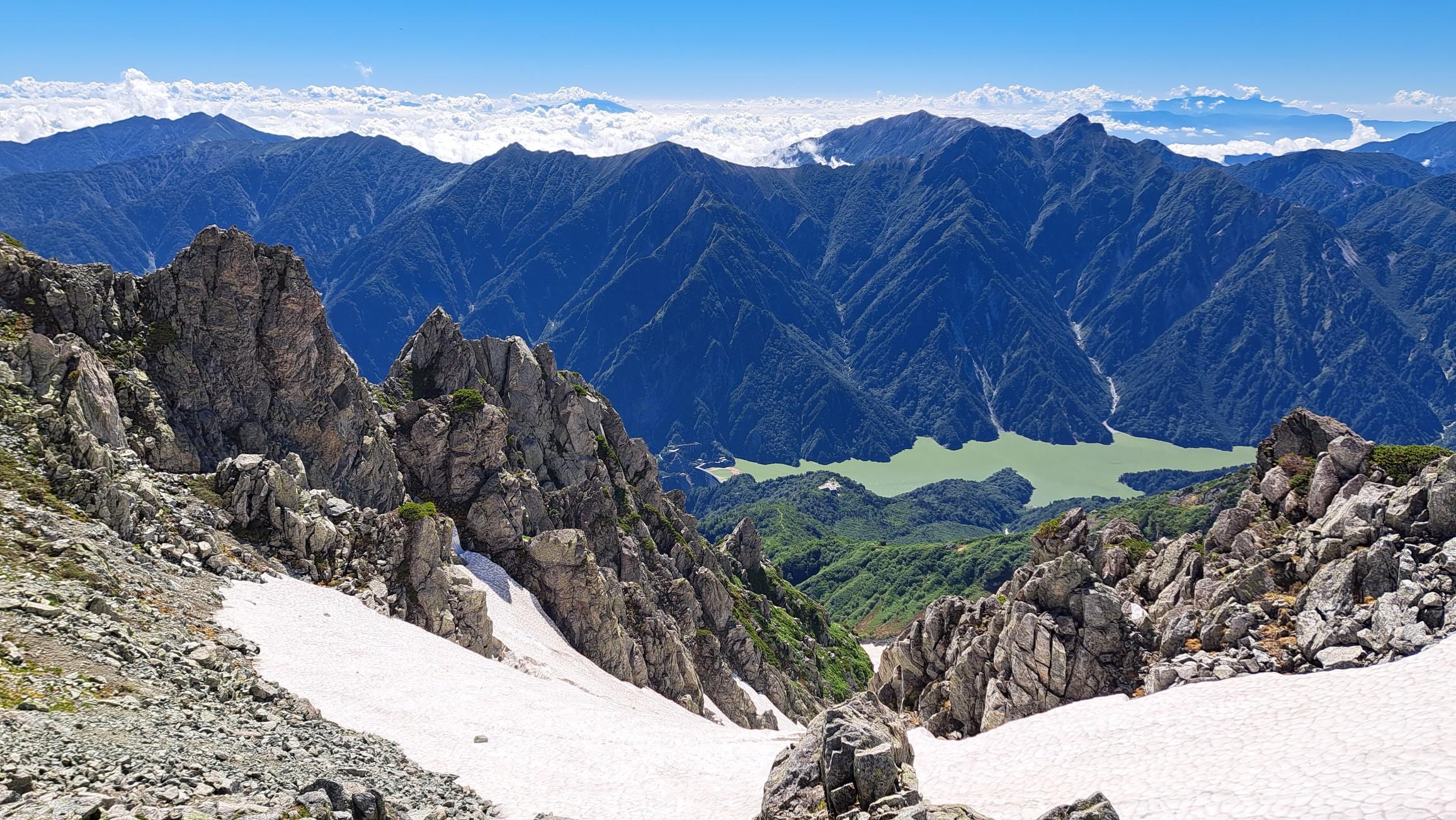 黒部ダムと雲海