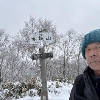 登頂、絶景スポット何も見えないのでカップ麺食べて、サッサと駒ヶ岳へ向かう
