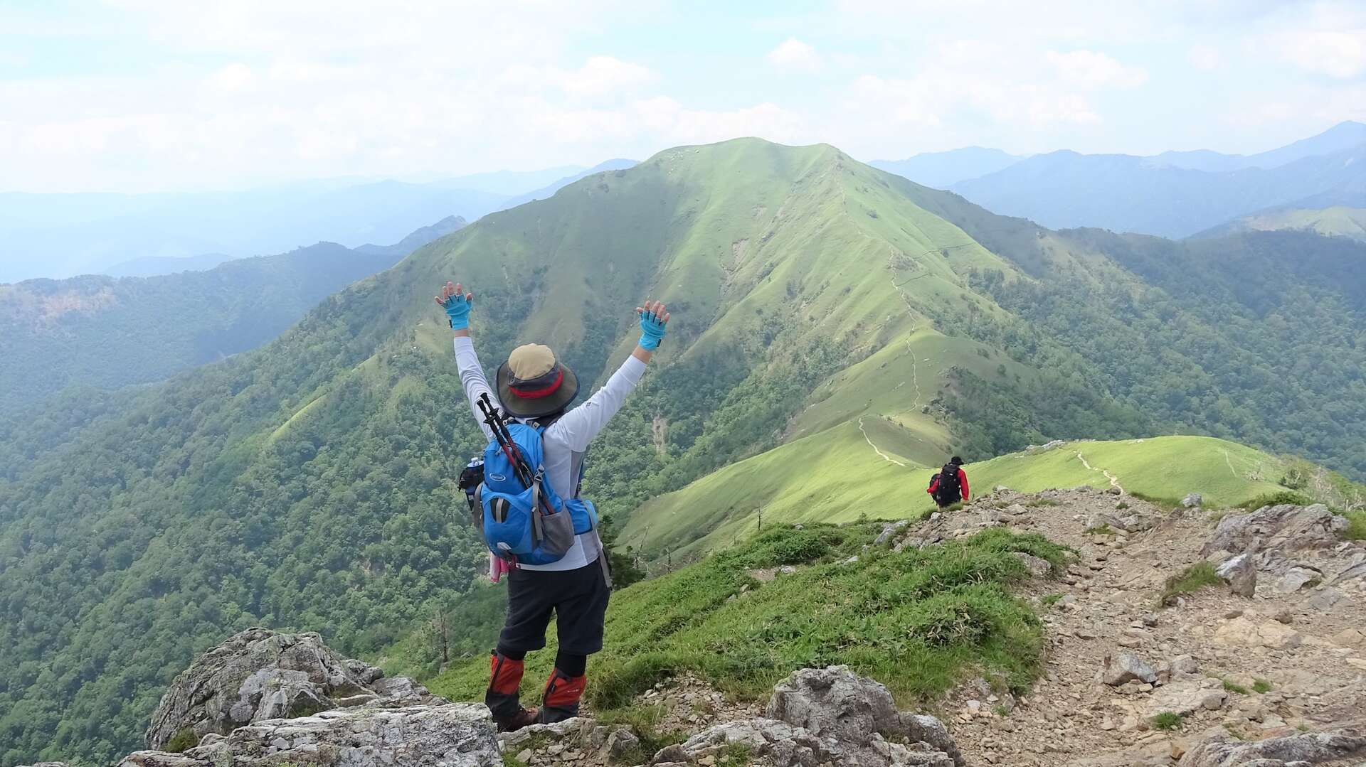 【剣山登山】丸石~次郎笈~剣山(標高1,955m)縦走。奥祖谷二重かずら橋ル-ト。