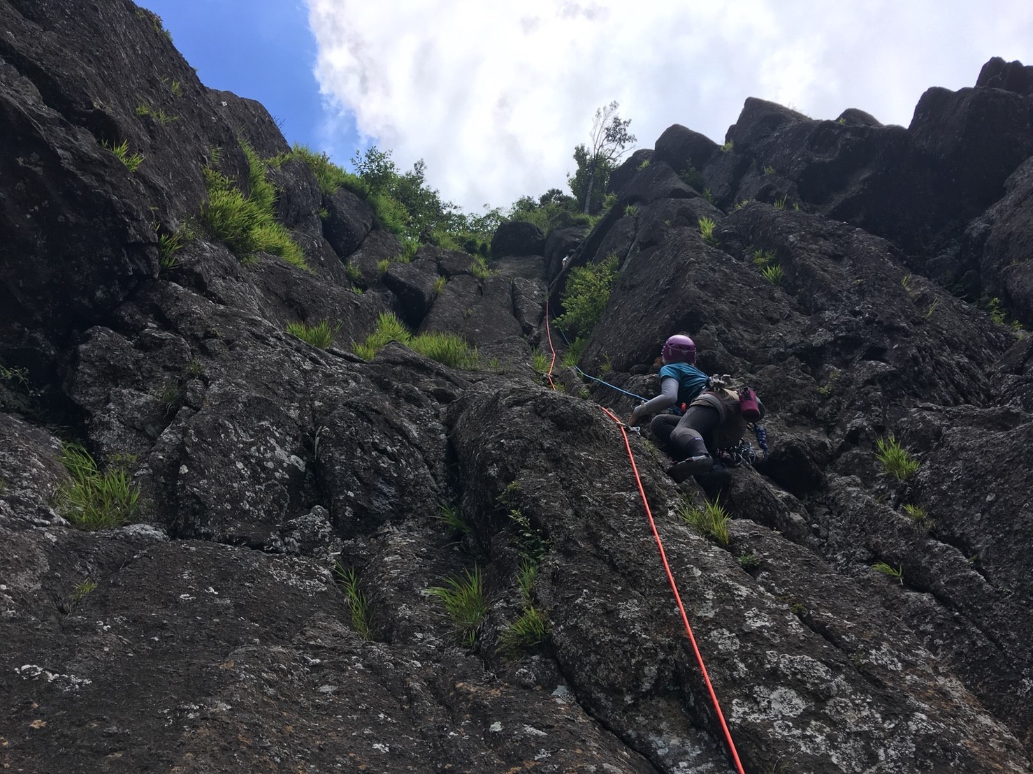 18 8 2 三つ峠屏風岩 右フェイス一般ルート マルチクライミング ともさんの三ッ峠山 本社ヶ丸 鶴ヶ鳥屋山の活動データ Yamap ヤマップ