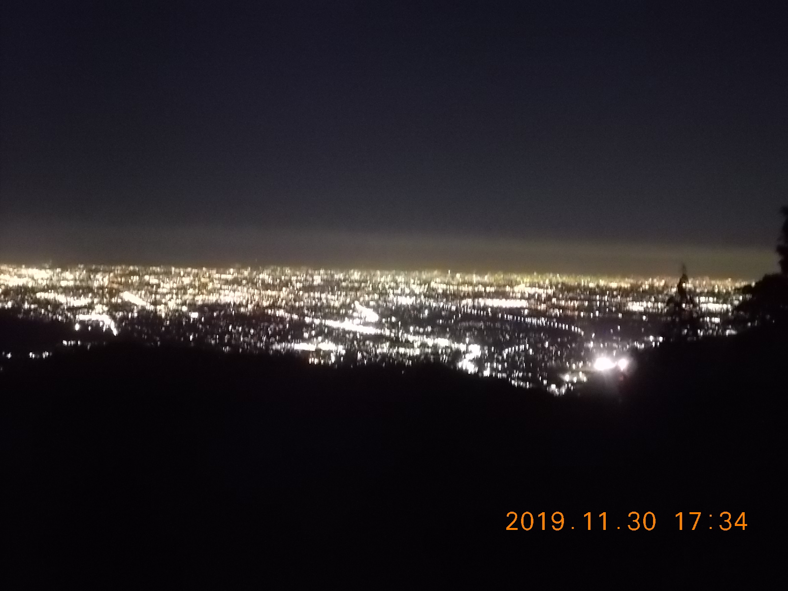 紅葉のラストをしめくくる明神の森 工事で車は通行止めなので 静かな山歩き おまけに夜景 たかさんの菩提山の活動データ Yamap ヤマップ