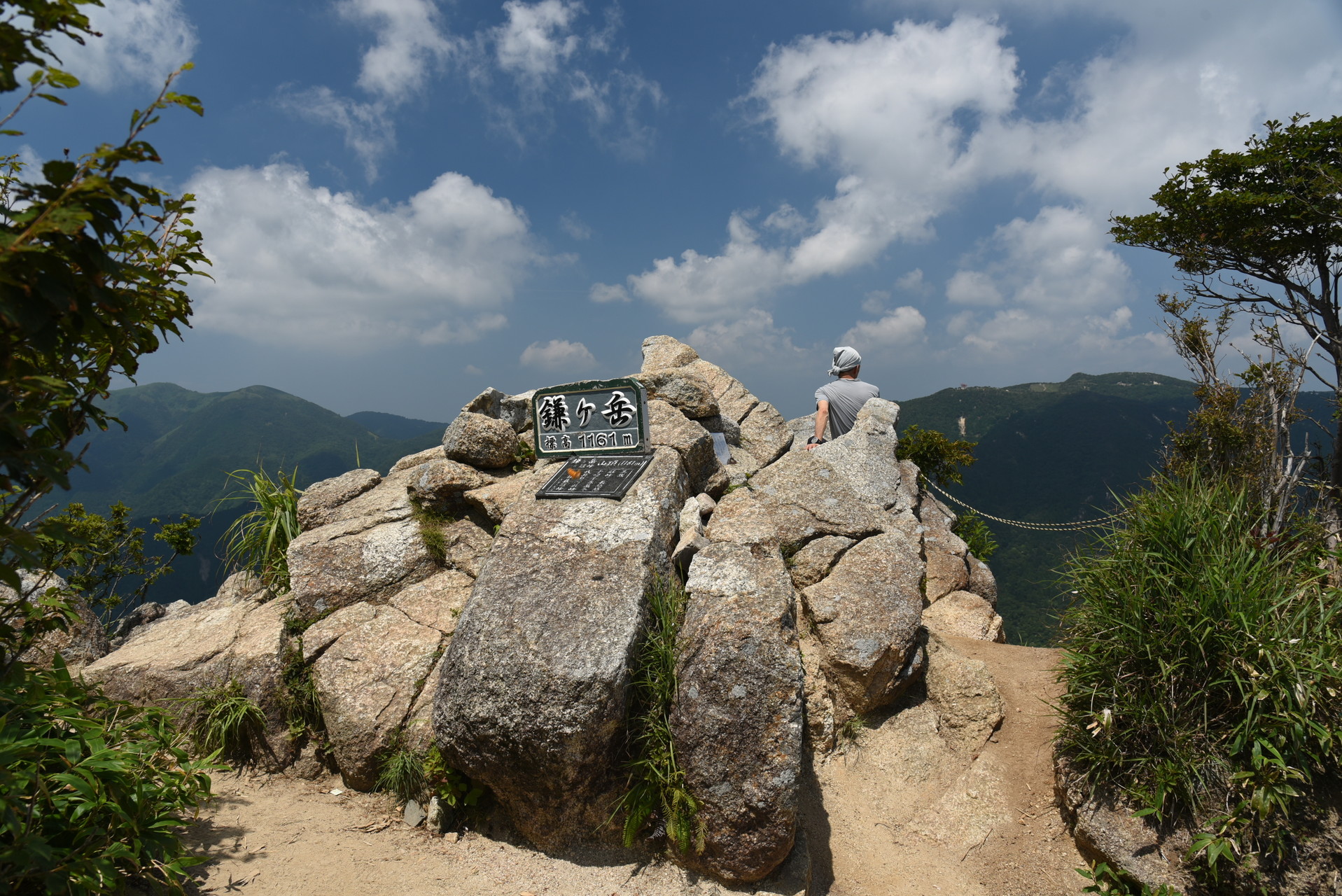 入道ヶ岳・鎌ヶ岳・仙ヶ岳 山頂に到着！
