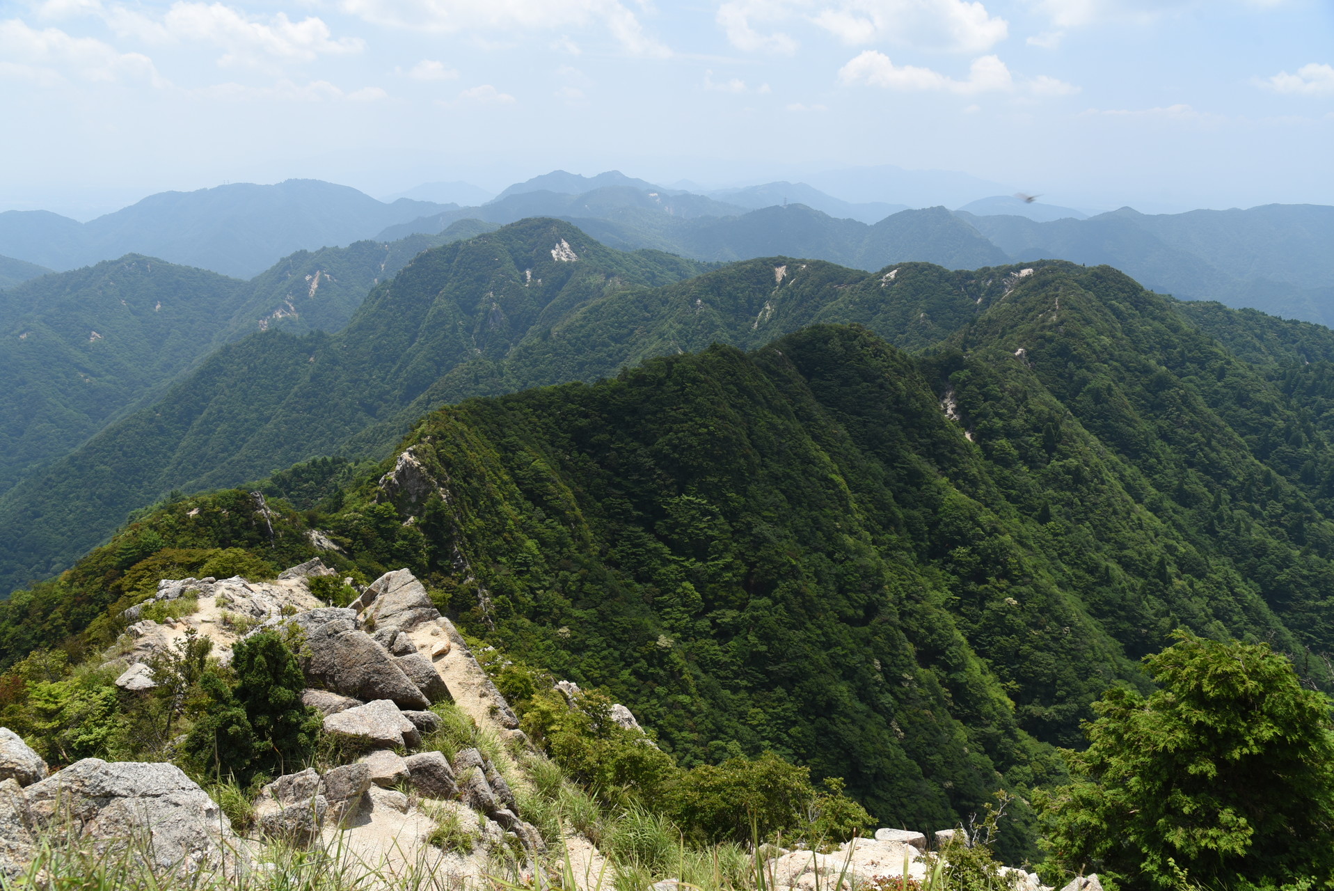 入道ヶ岳・鎌ヶ岳・仙ヶ岳 鈴鹿山脈の険しい尾根。地図を感じます。