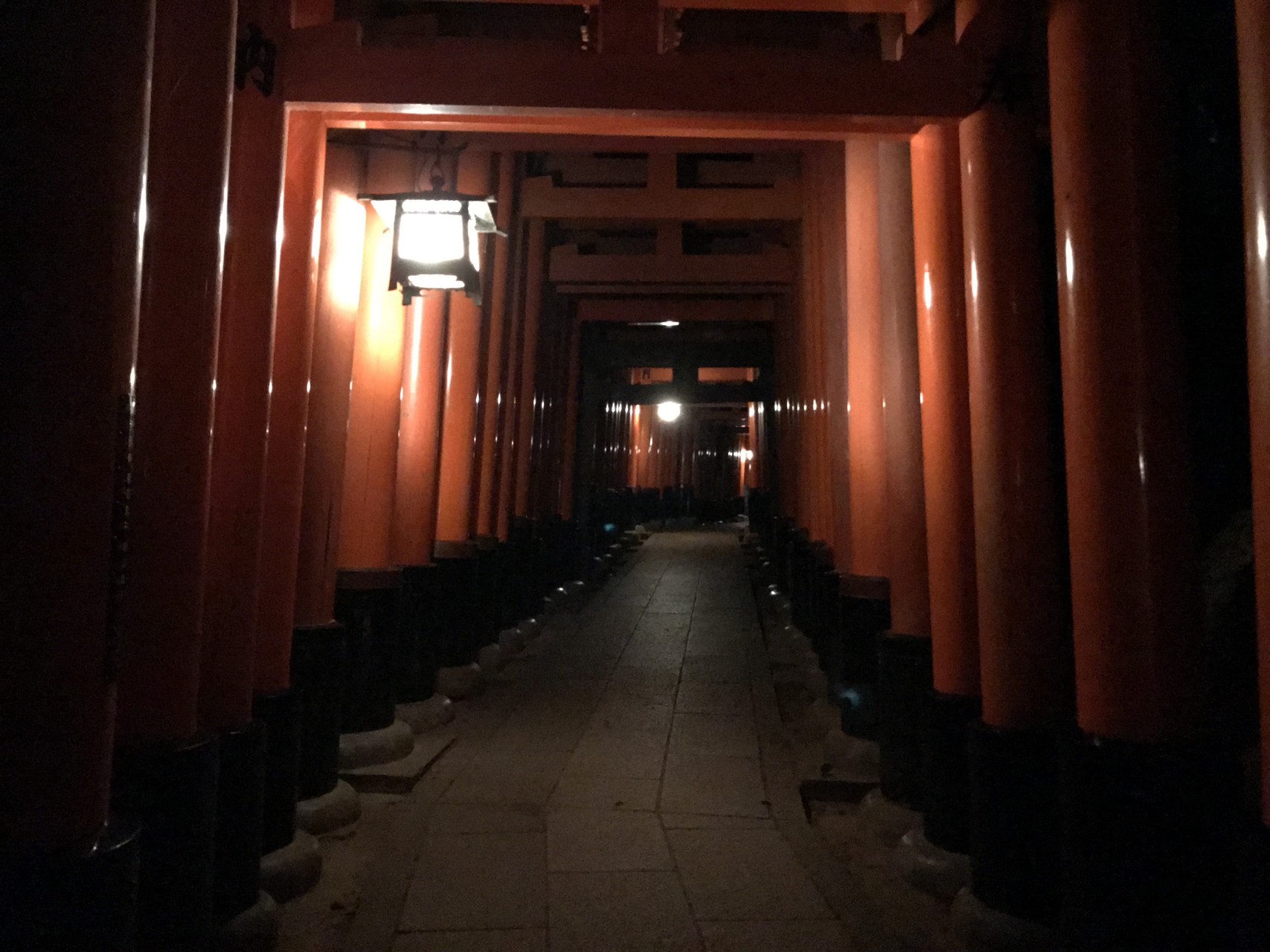 深夜の伏見稲荷大社 現実世界が辛過ぎるからちょっと異世界に転生してきます 最近のラノベ風に 社長aさんの京都市の活動データ Yamap ヤマップ