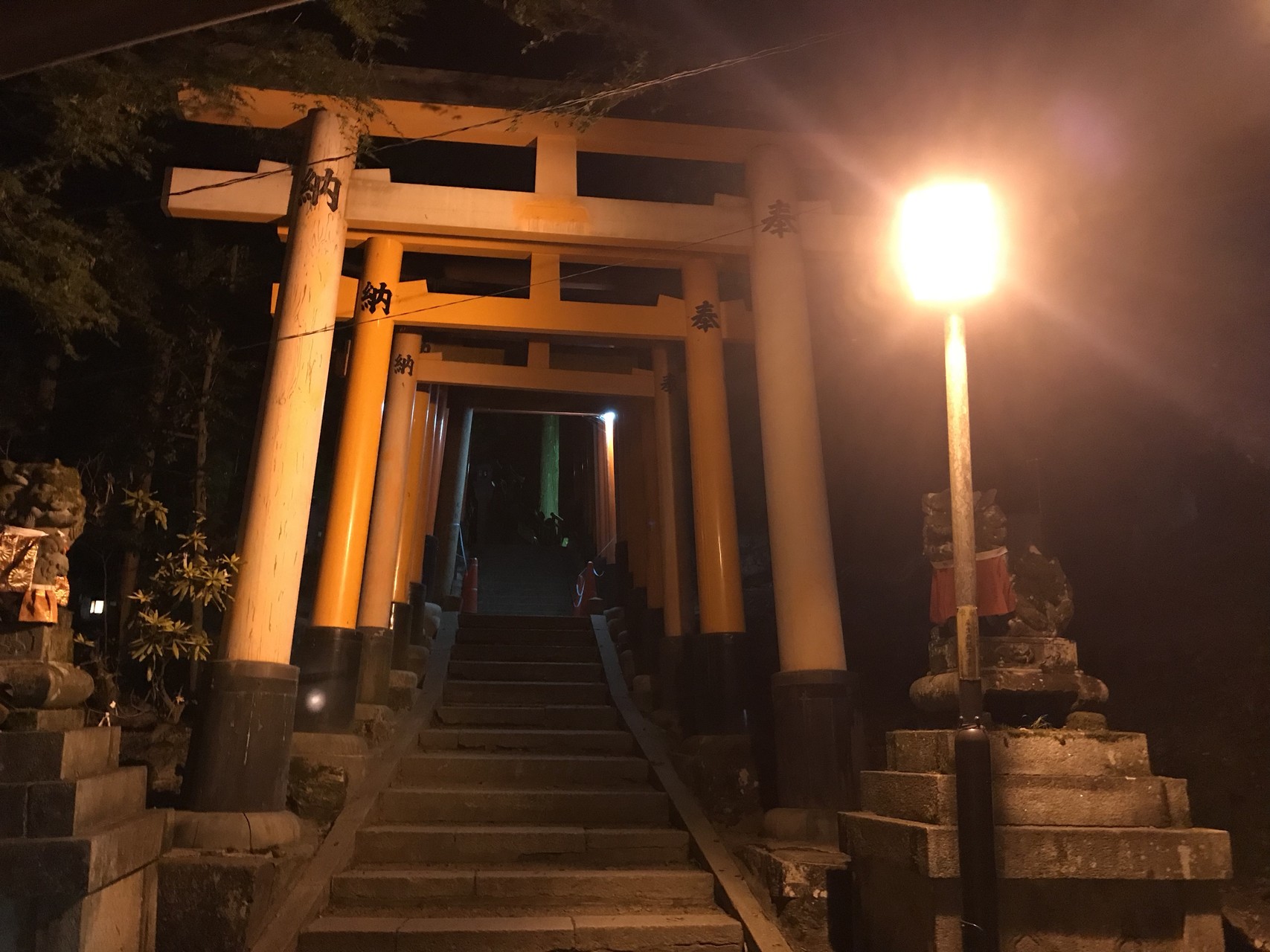 深夜の伏見稲荷大社 現実世界が辛過ぎるからちょっと異世界に転生してきます 最近のラノベ風に 社長aさんの京都市の活動データ Yamap ヤマップ