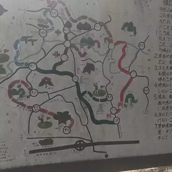 竜王山の山頂にある茨木自然歩道マップ。今日は赤と紫を歩きました。