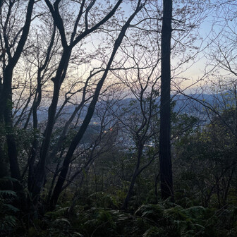 鷲尾山・皿ヶ峰・宇津野山 18時半過ぎでまだこれだけ明るい