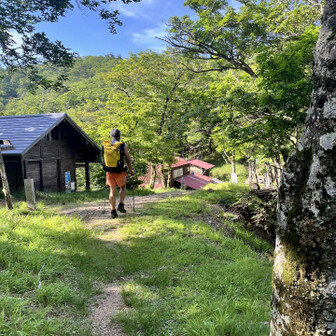 稲村小屋に到着！この時間はやってないのね・・・
