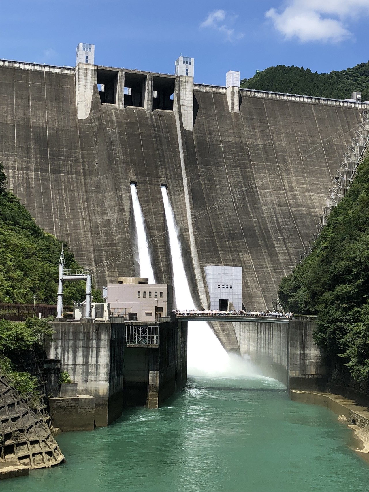 宮ヶ瀬ダムフーチング階段特別解放 観光放流 ８月編 ラムもふ さんの大山の活動日記 Yamap ヤマップ