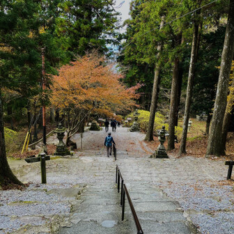 参道を下り土産屋さんを目指します👍