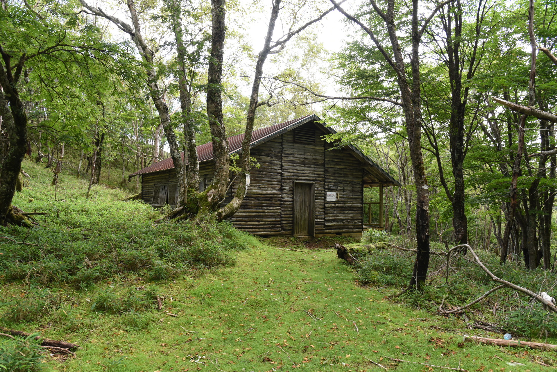 山伏・八紘嶺・笹山 小屋は、想像よりも大きかったです。