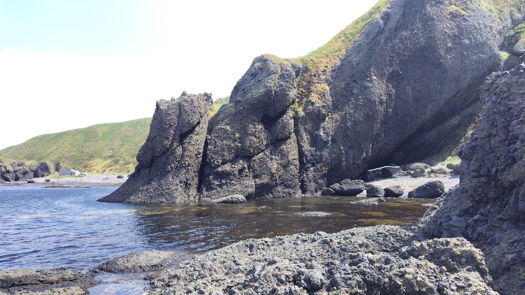 近藤ヶ淵の最終部分を振り返ったところ。海の中を歩くのは、ほんの５～6mです。
