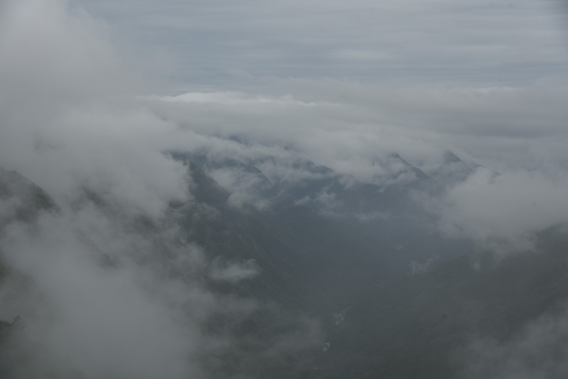 熊伏山・観音山 この後、遠景はなにも見えず。