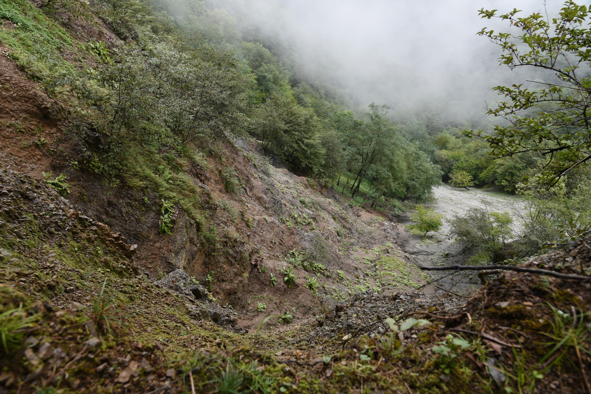 熊伏山・観音山 かなり、崩れてます。