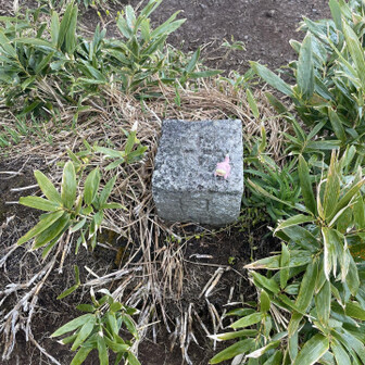 経ヶ岳・法恩寺山 杓子岳の三角点