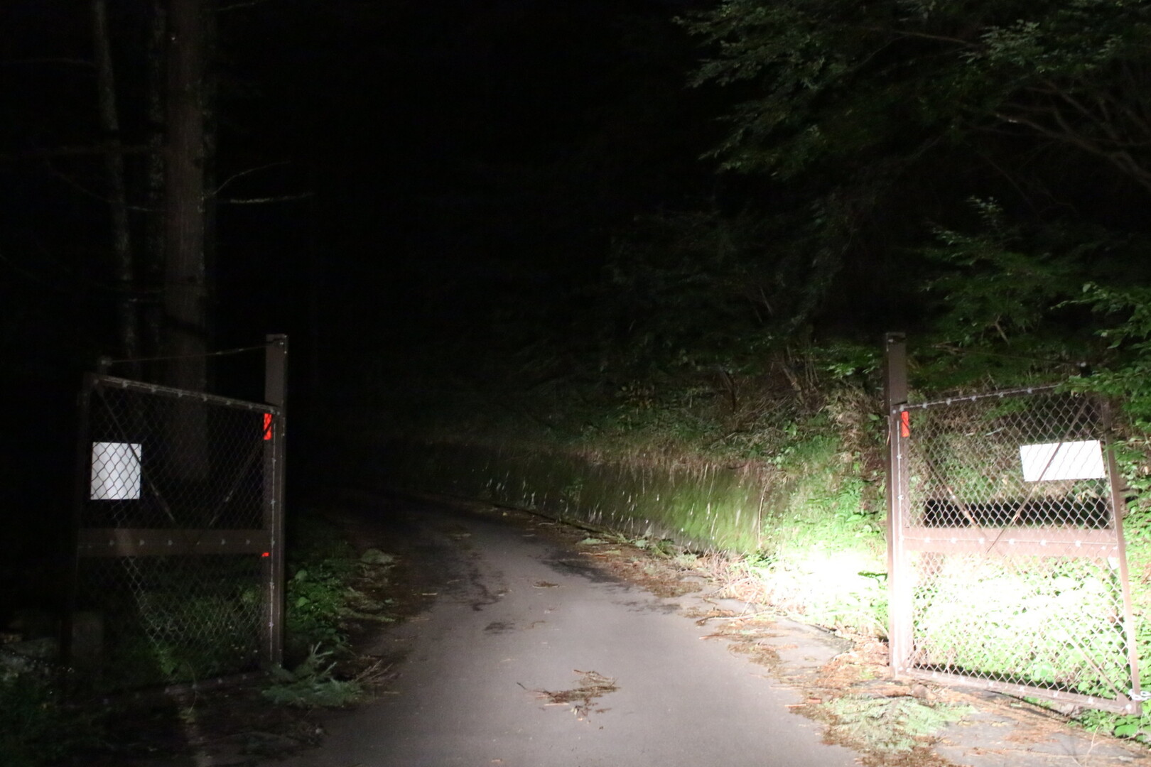 ゆるキャン 聖地巡礼 高ボッチ山 ゆるヤマ の旅 1日目 2日目 鉢伏山 長野県 高ボッチ山 三峰山の写真2枚目 闇の中 ゲートに得も言われぬ恐怖を覚えた Yamap ヤマップ