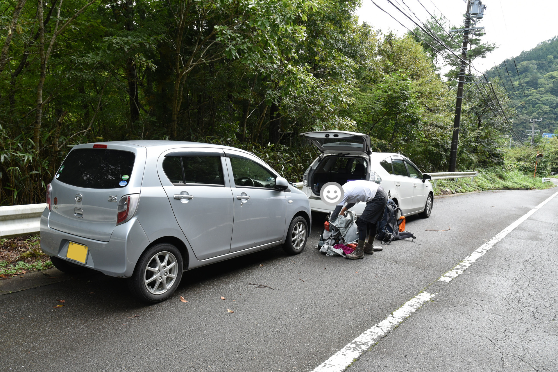 大無間山 しかたなく道路脇のスペースに駐車。
あとで知りましたが、ここは集落の人々もＯＫらしいです。
