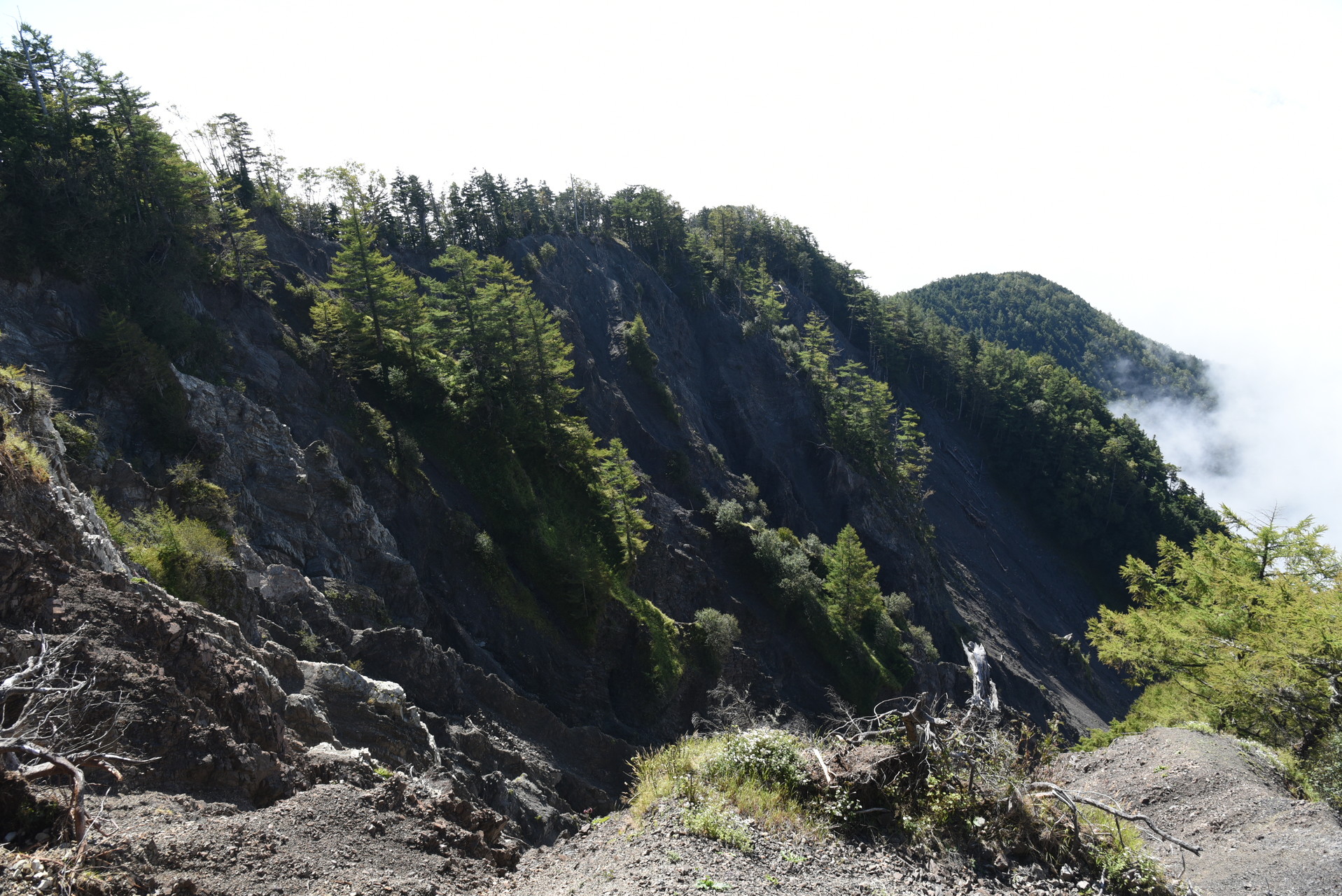 大無間山 やがて出るさらなる崩落地。