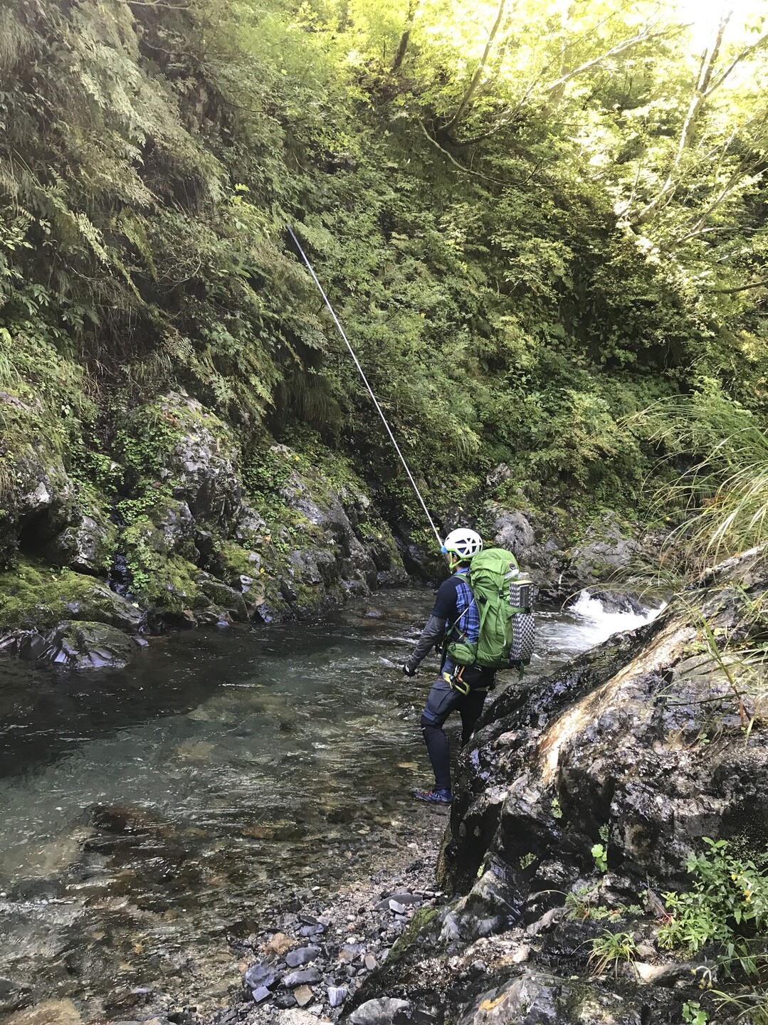 1泊2日の沢登り 初のテント泊と渓流釣り 新潟市の写真3枚目 釣りをしながら遡行 Yamap ヤマップ