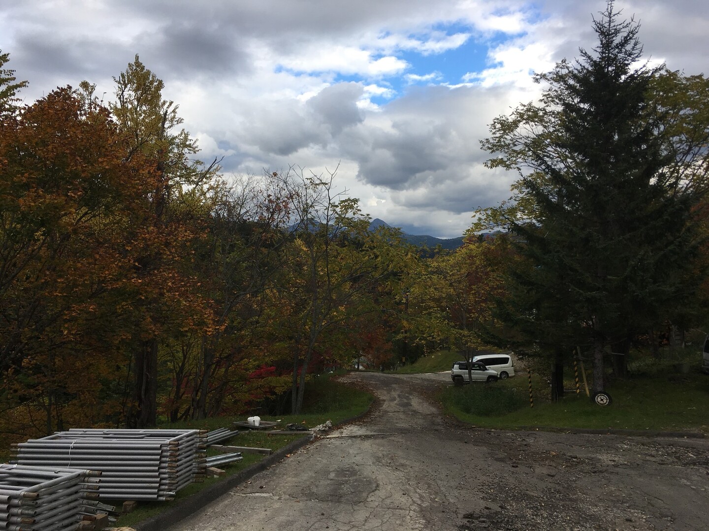 北海道遠征 2018 (15/30) 旧国鉄士幌線幌加駅跡をお散歩してきました / タウシュベツ川橋梁の写真76枚目 / 外に出ると雲行きも