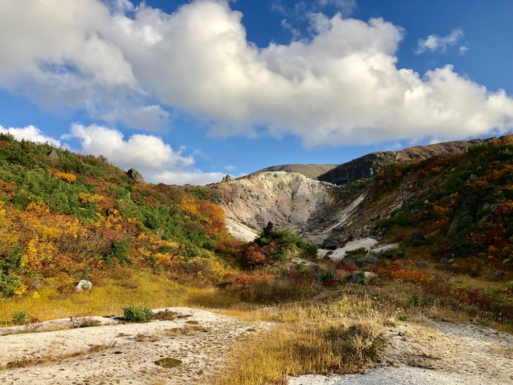 西日に輝く須川高原の紅葉 きんちゃんさんの栗駒山 須川岳 秣岳 虚空蔵山の活動データ Yamap ヤマップ